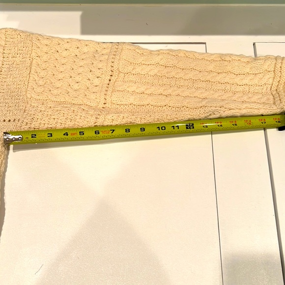 Aran Isles Cableknit 100% Wool Cardigan with beautiful buttons - Picture 5 of 7